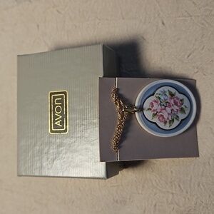AVON Vintage Ceramic Pendant w/ 24" Gold Tone Chain in Box